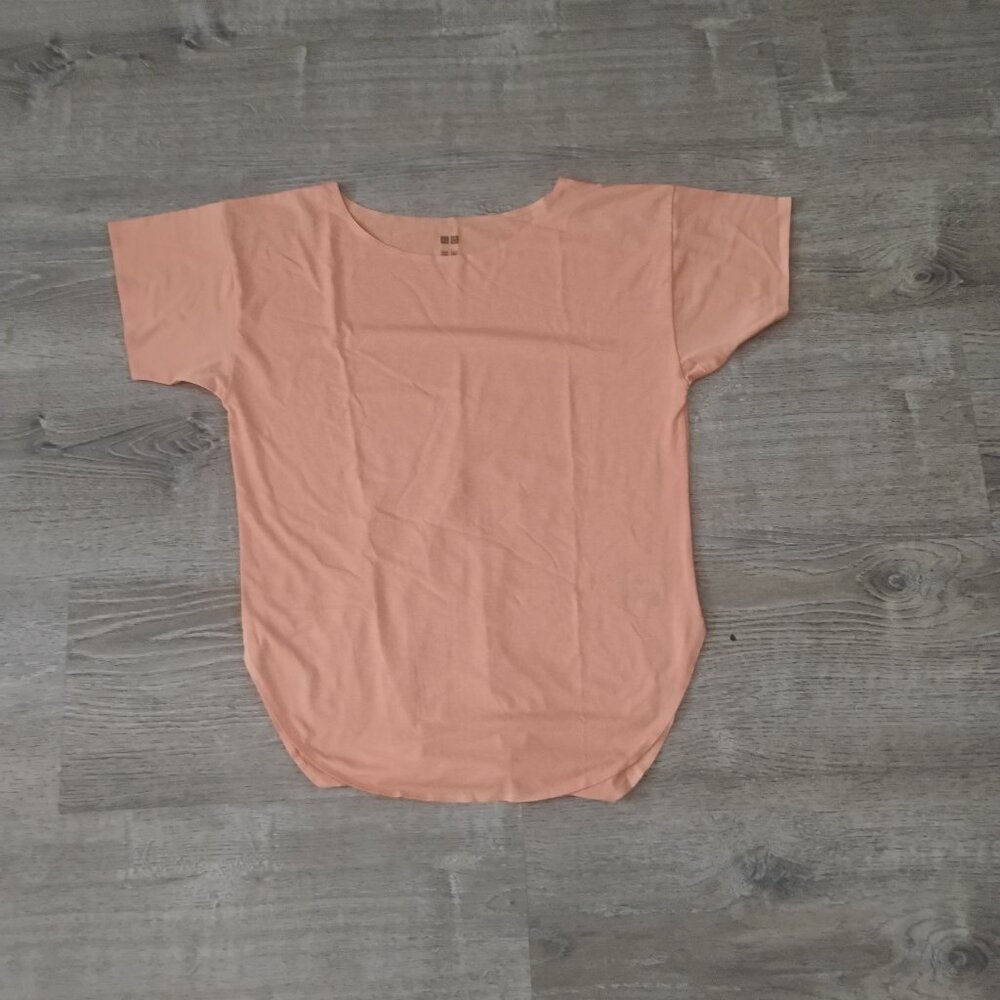 Uniqlo AIRism Seamless Boat Neck T-Shirt - Peach/Coral - XXS